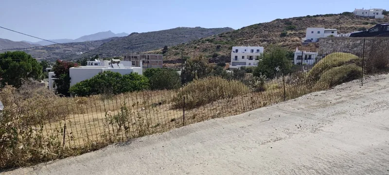 Wide view of land and village access in Galanado
